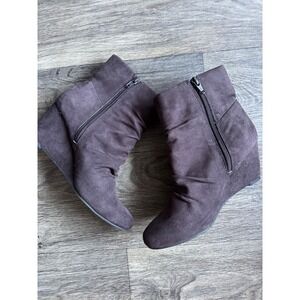 Women's Brown Wedge Booties Size 7‎